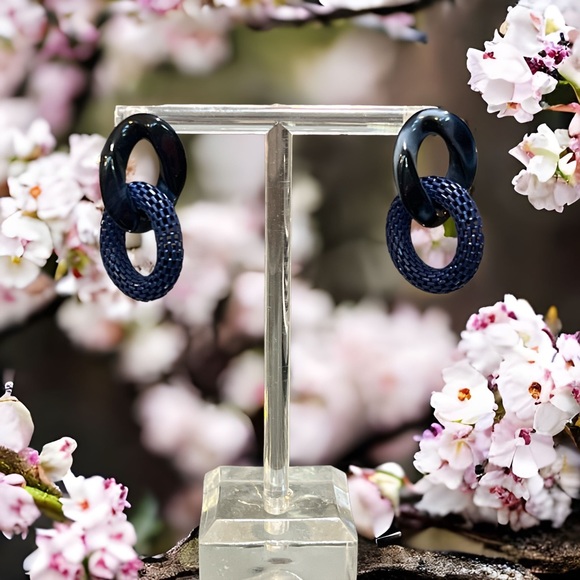 Acrylic Mesh Blue Marbled Linked Circle Stud Earrings - Picture 5 of 5